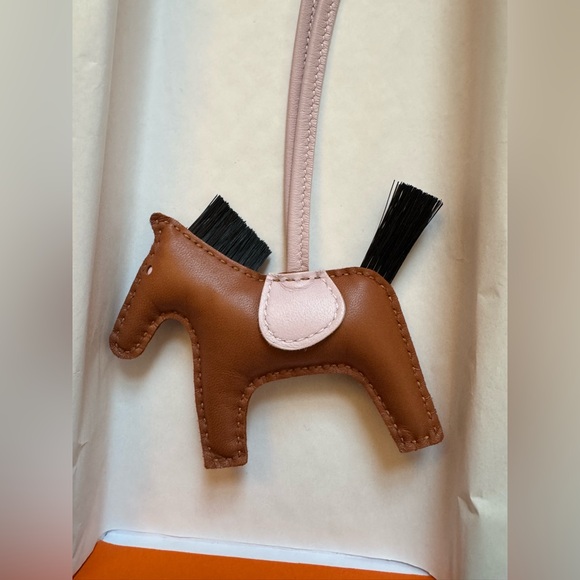 HERMES RODEO PM HORSE HAIR GOLD/MAUVE PALE/NOIR - Picture 3 of 6